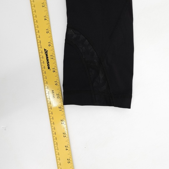 Lululemon Pants Womens 4 Black Crop Capri Mesh Lace Panel Zip Pocket Yoga Run - Picture 10 of 15